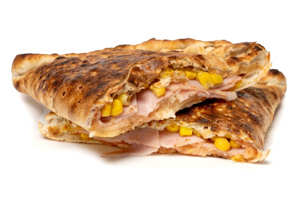 Calzone s šunkou a kukuřicí